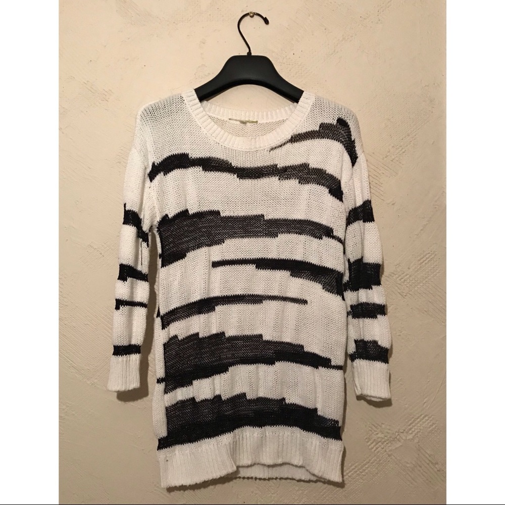 Black & white knit